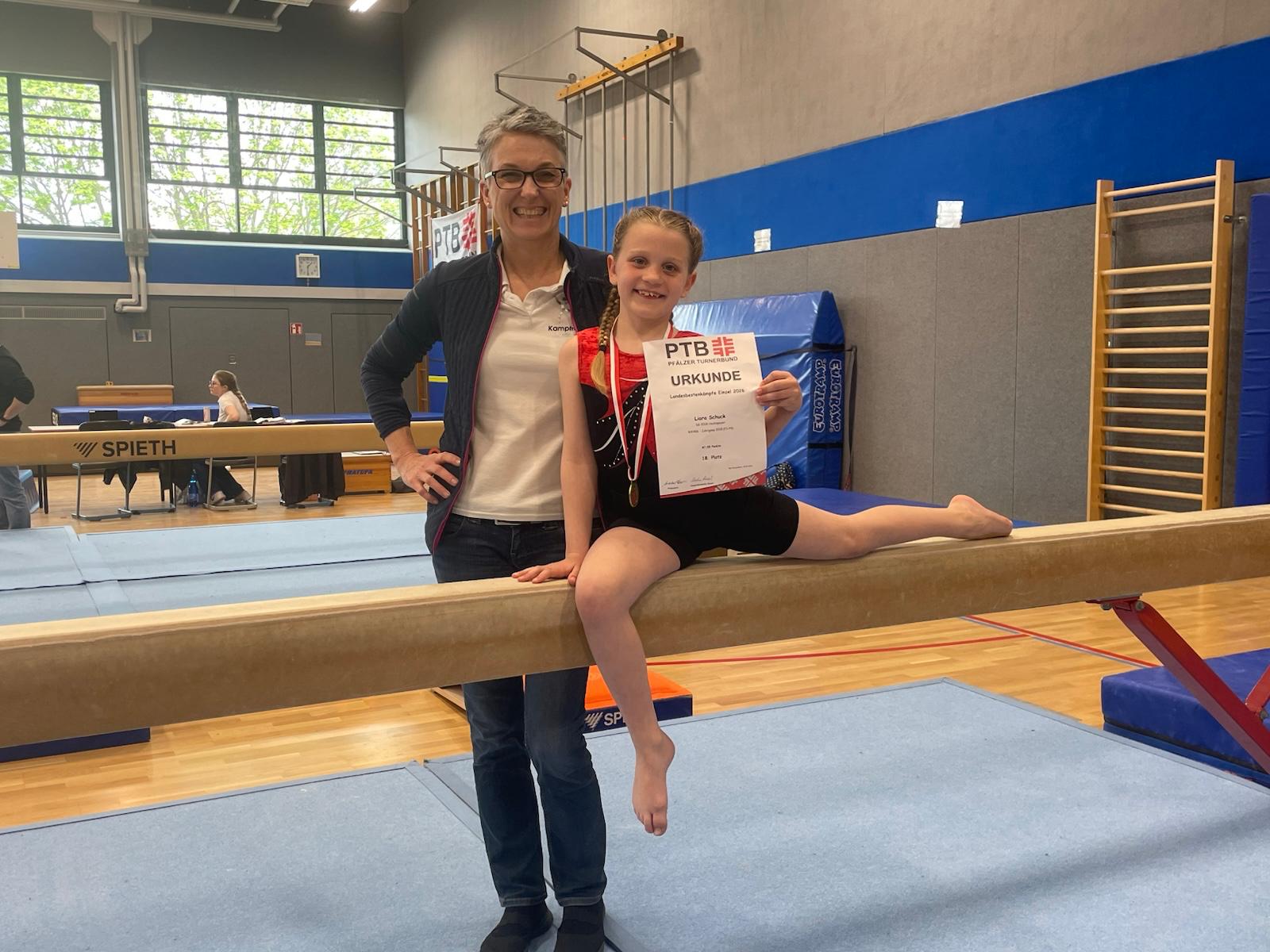 3 Turnerinnen der SG 2018 Hochspeyer e.V. auf den Pfalzbestenkämpfen in Bad Bergzabern